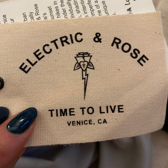 ELECTRIC & ROSE LEGGINGS - Picture 3 of 5